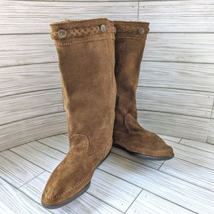Minnetonka Calf Hi Suede Moccasin Boots in Dark Maple Brown Size 6